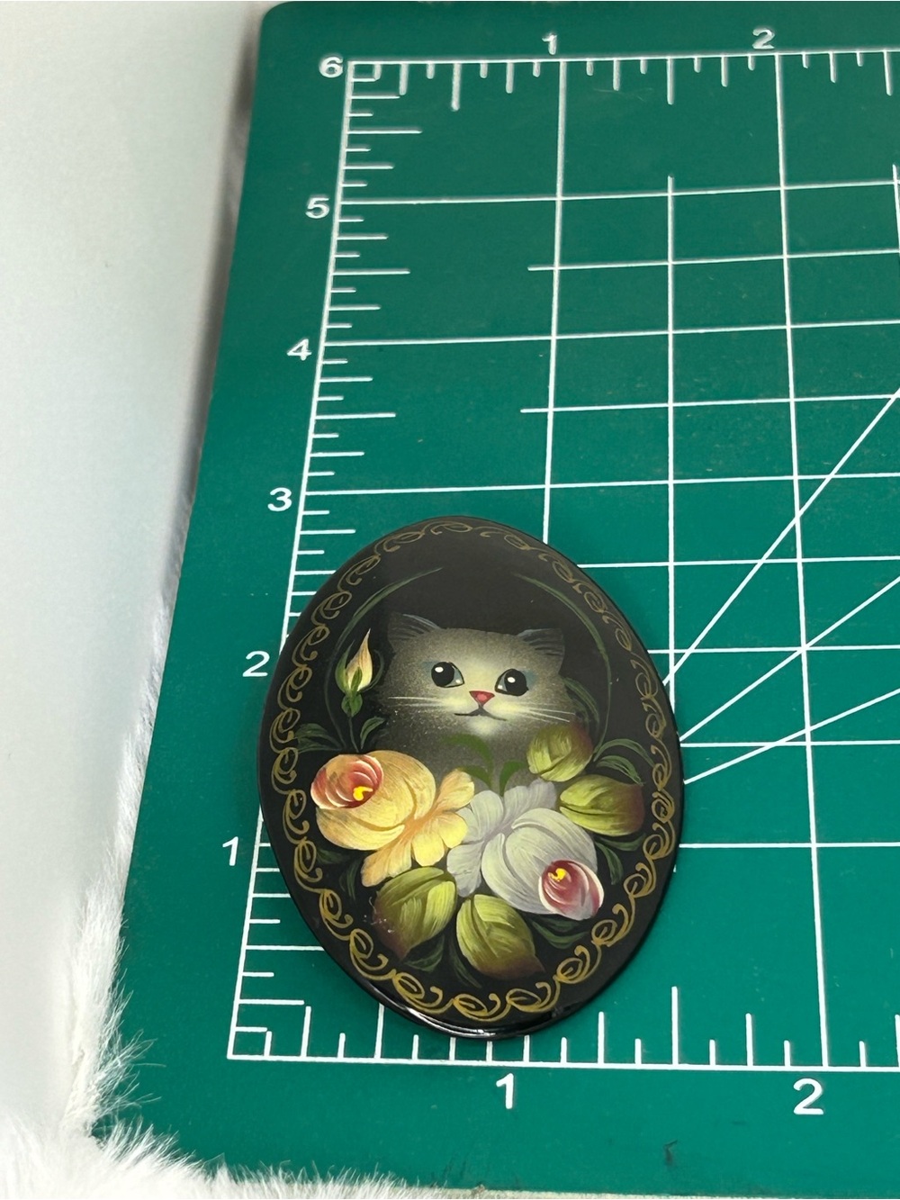 HAND PAINTED AND SIGNED VINTAGE CAT BROOCH - Picture 3 of 3